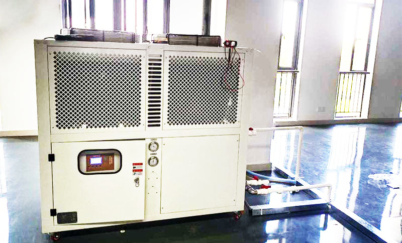 模具、吹塑、行業(yè)冷卻用箱體式冷水機(jī)