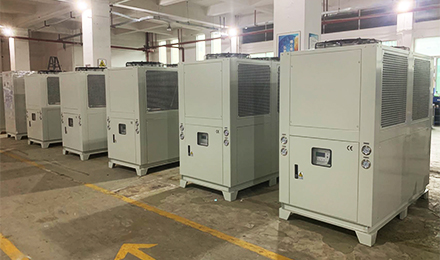 不會選冷水機設(shè)備？可以到玖一瞧瞧